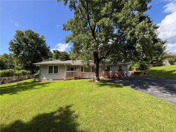 10720 E 43rd St, Kansas City, MO 64133