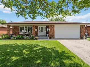 386 Woodridge Dr, Tecumseh, ON N8N 3A8