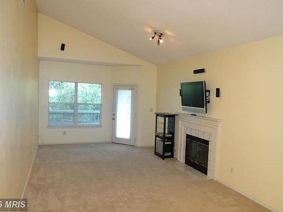 3rd image of 4401 Sedgehurst Dr APT 305