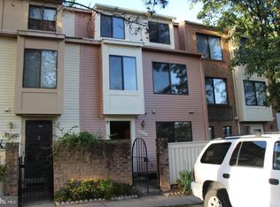 9717 Docena Dr, Gaithersburg, MD 20886