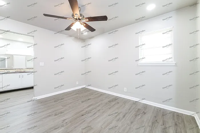 806 S Meadow Ln — Photo 7