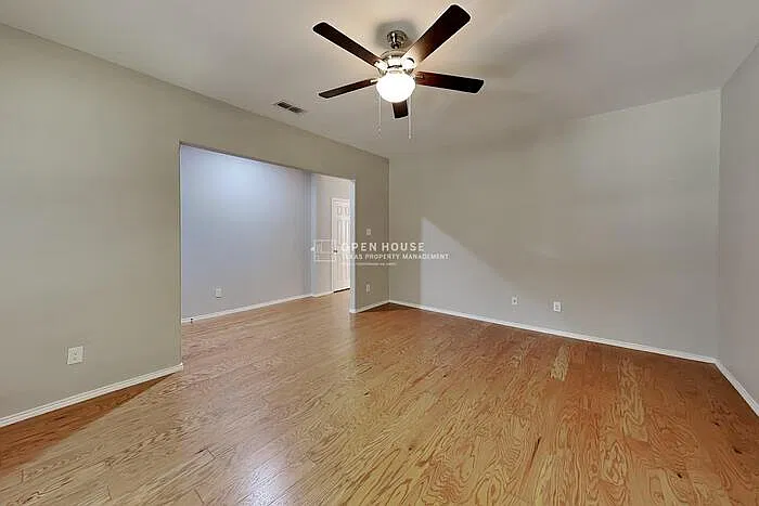 3 bed, 2.0 bath, 1975 sqft, $2,195 — Photo 4