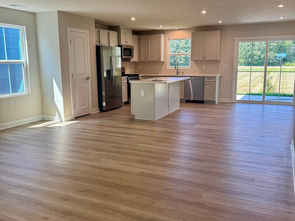 2nd image of 2080 Bouquet Dr