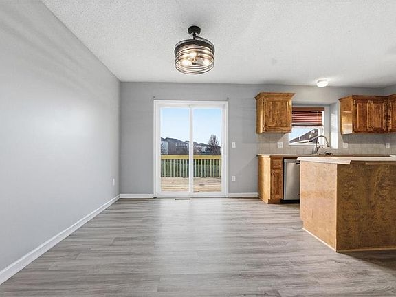 5th image of 1203 Silver Maple Dr