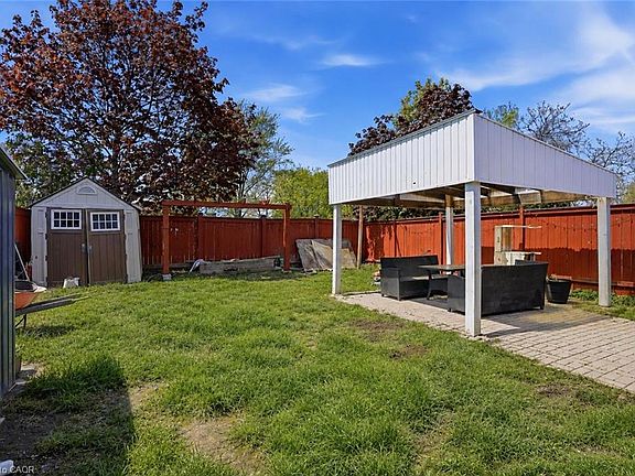 5th image of 42 Sunnylea Dr