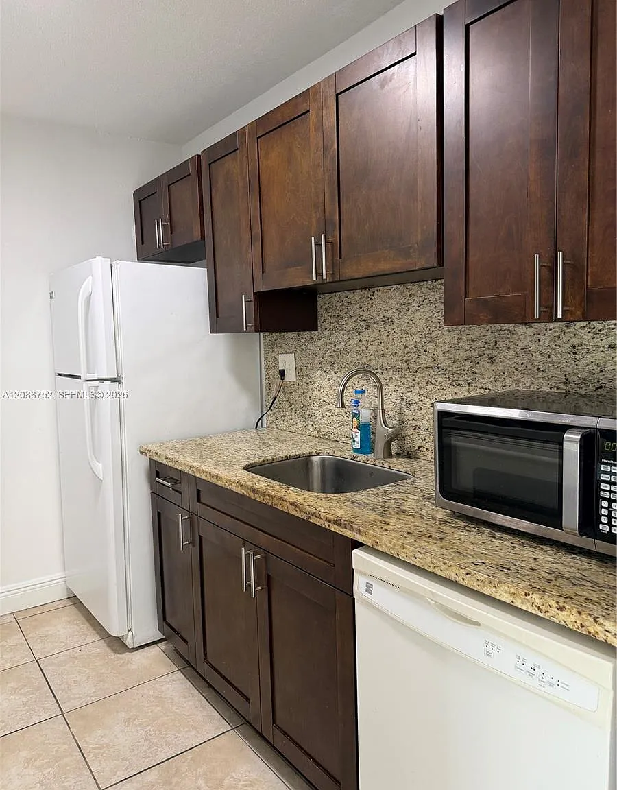 Magnolia Lane Condo — Photo 1