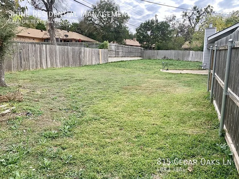 815 Cedar Oaks Ln — Photo 18