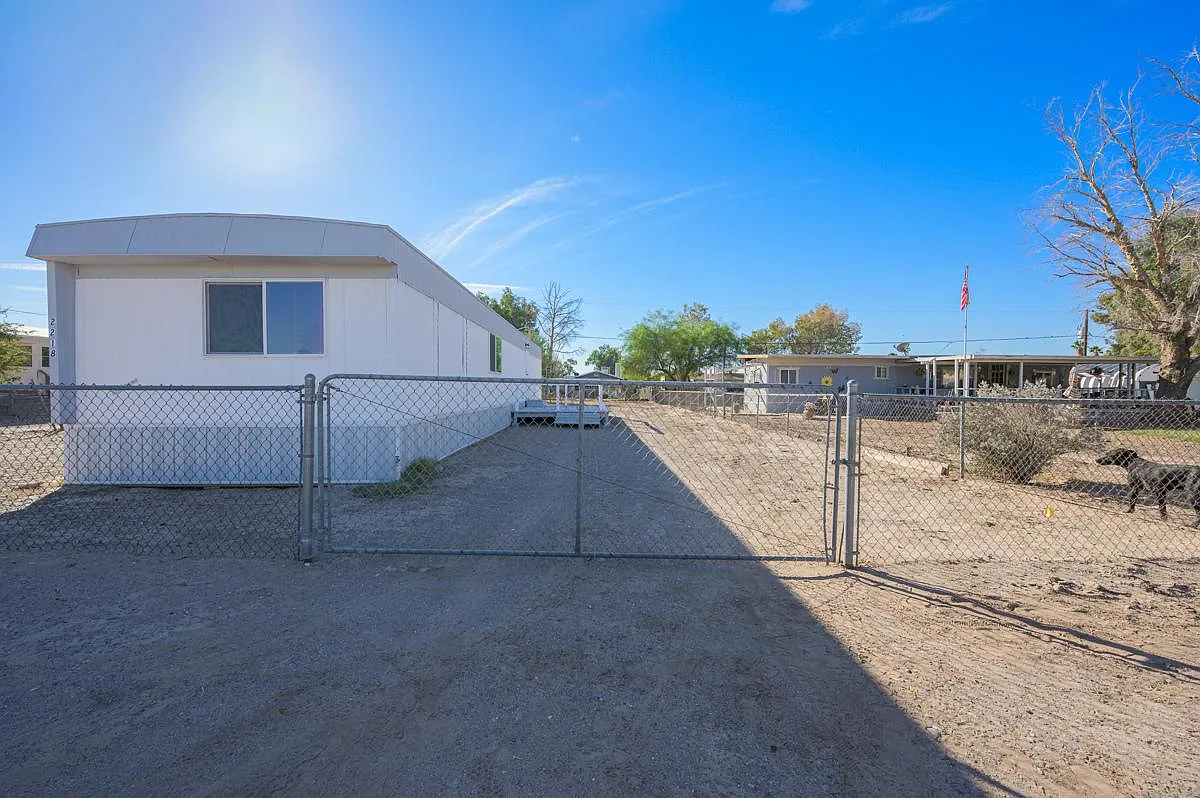 2 bed, 840 sqft, $1,040 — Photo 2