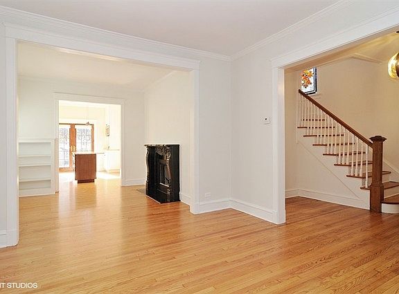 3rd image of 1429 W Hood Ave