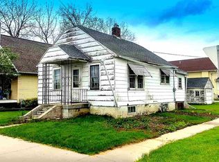 802 Heivly St, Decorah, IA 52101