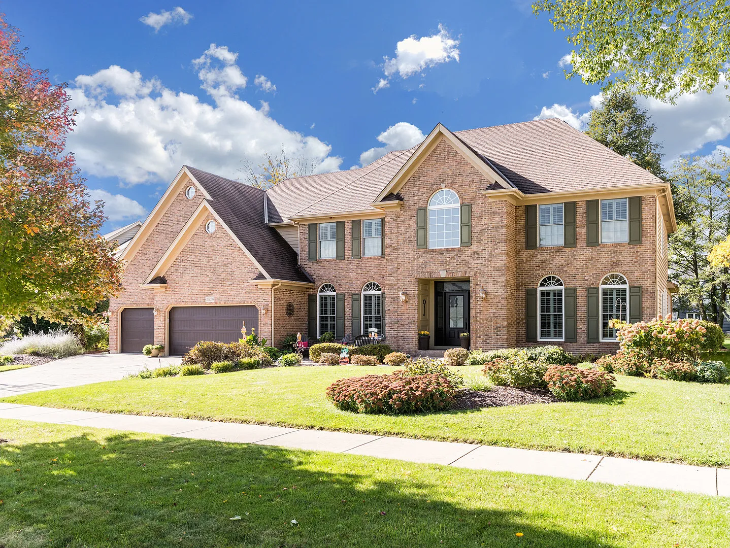 4029 Broadmoor Cir photo 1
