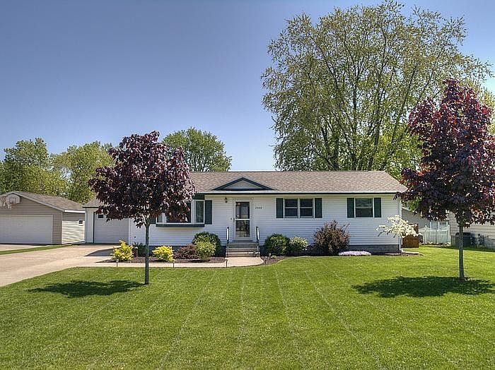 1st image of 2528 Lakeshore Dr