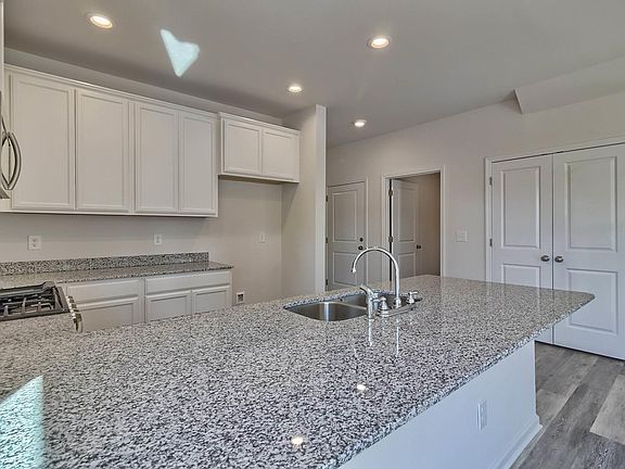 5th image of 218 Turnfield Dr