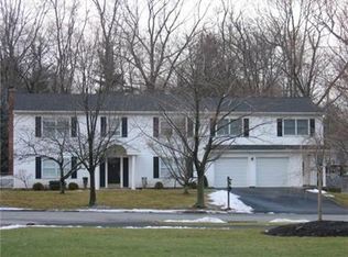 27 Newport Dr, Nanuet, NY 10954