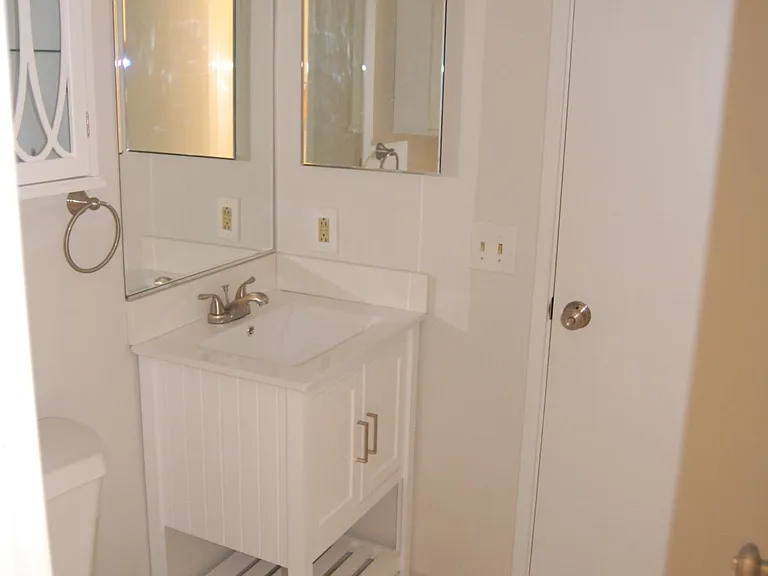 2438 Glengyle Dr — Photo 12