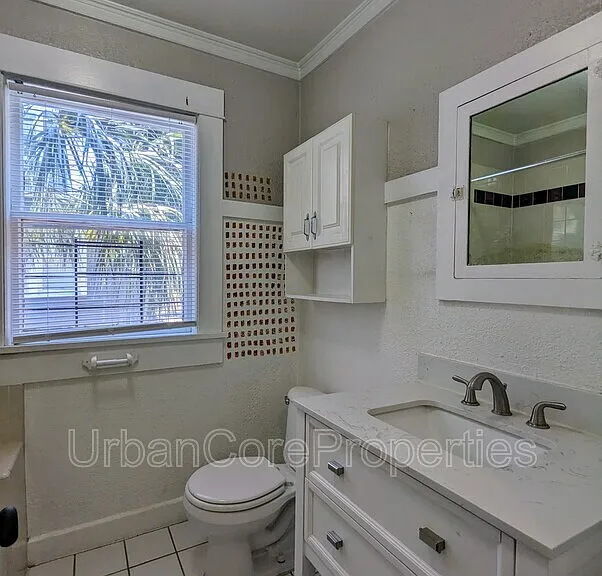 249 4th Ave N #4 — Photo 8