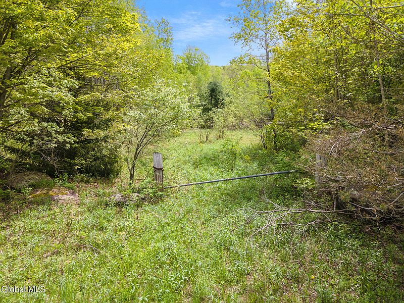 4th image of L11 Sternberg Road