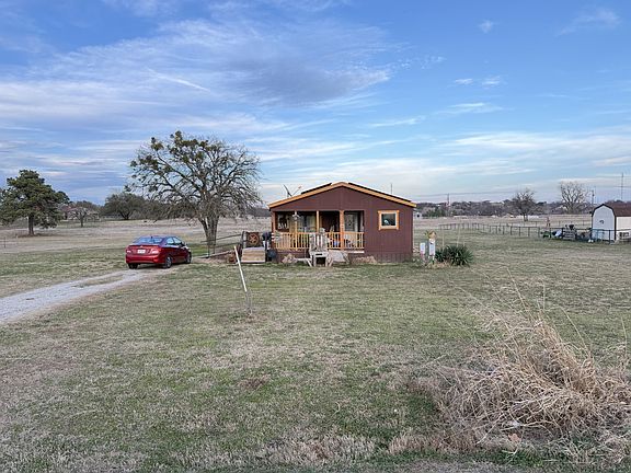 4th image of 208 Farmhouse Rd