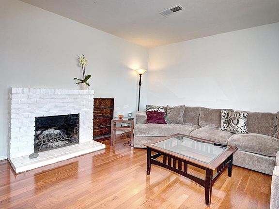 5th image of 2106 Ashwood Ln