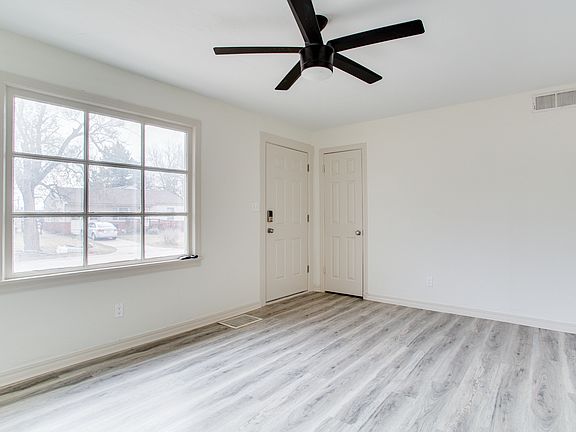 4th image of 2538 Everitt Dr