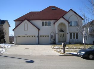 6730 Lakeview Ct, Woodridge, IL 60517