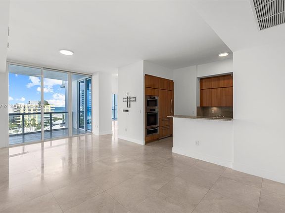 5th image of 50 S Pointe Dr APT 1107