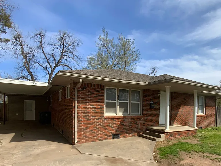 4206 N Donald Ave — Photo 1
