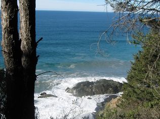 106 Ridgeview Cir, Whitethorn, CA 95589