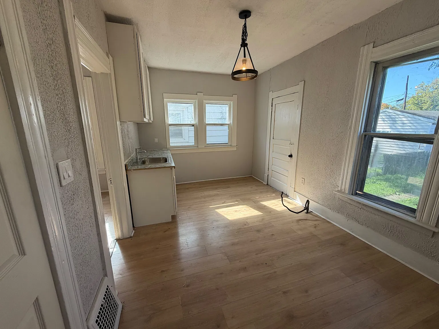 2 bed, 800 sqft, $950 — Photo 3