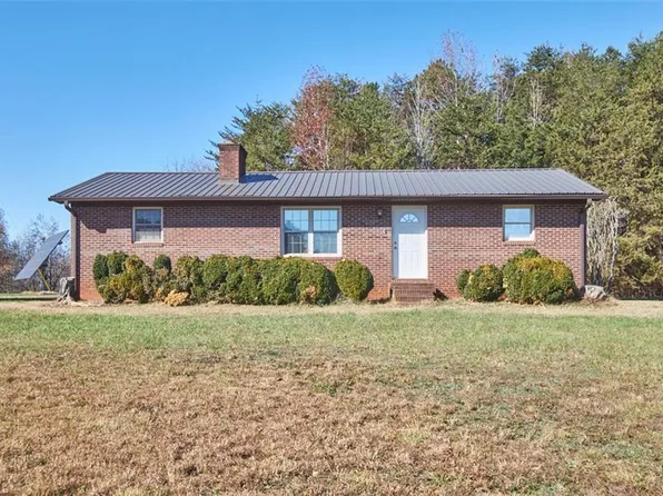 1509 Old Stage Rd, Yadkinville, NC 27055