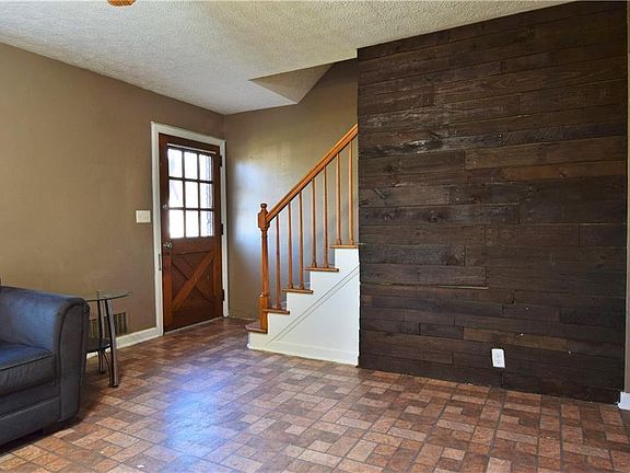 4th image of 1558 Beechwood St NE