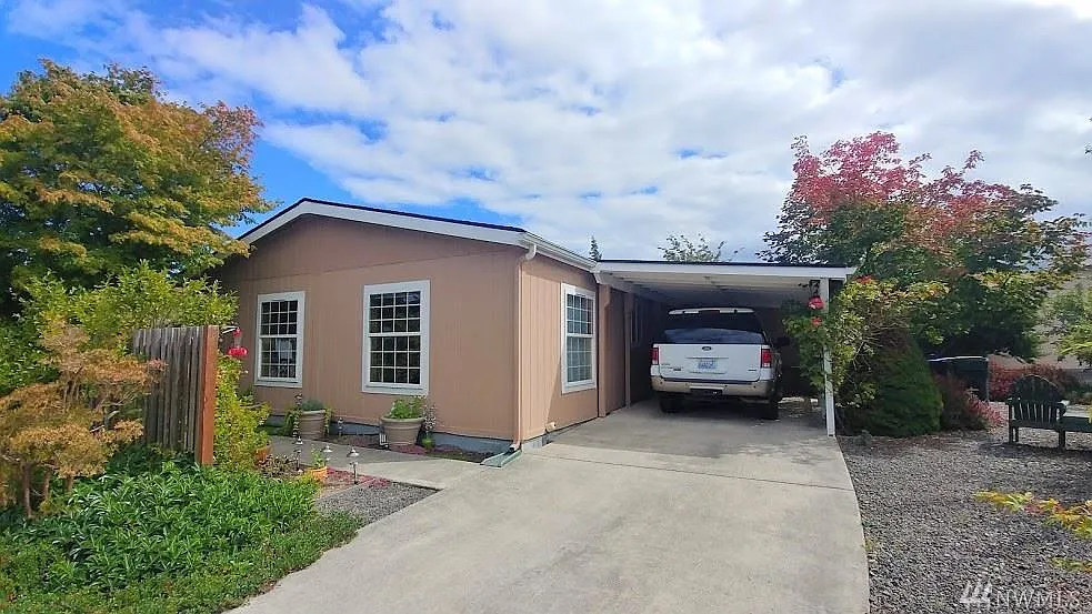 548 N 7th Ave photo 1