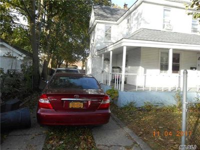 21 Astor Pl, Roosevelt, NY, 11575
