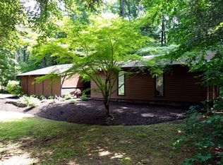 11 Cranberry Ln, Amherst, MA 01002