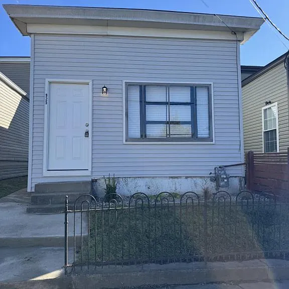 925 S Jackson St — Photo 5