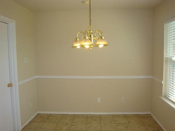 5th image of 955 Naomi Ct