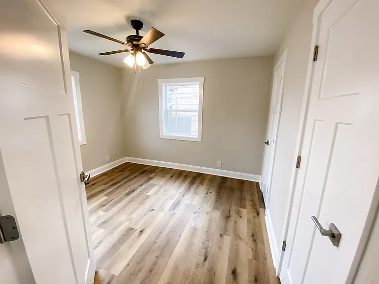 1142 S Keystone Ave — Photo 16