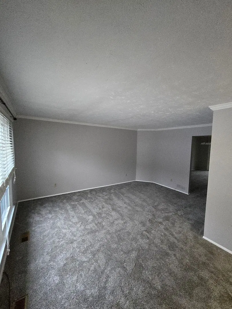 Spacious 3 bedroom townhouse — Photo 2