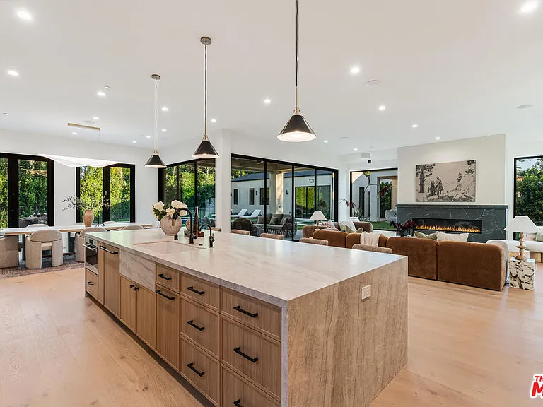 5064 Encino Ave — Photo 16