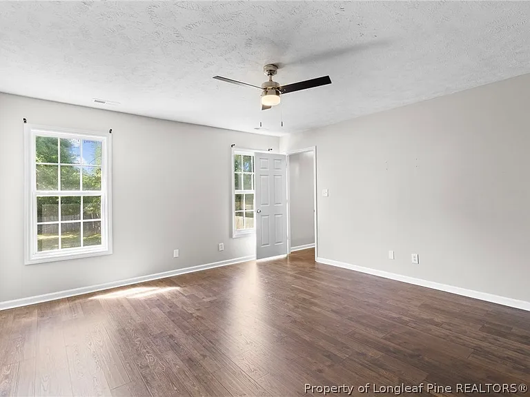 124 Hosta Dr — Photo 9