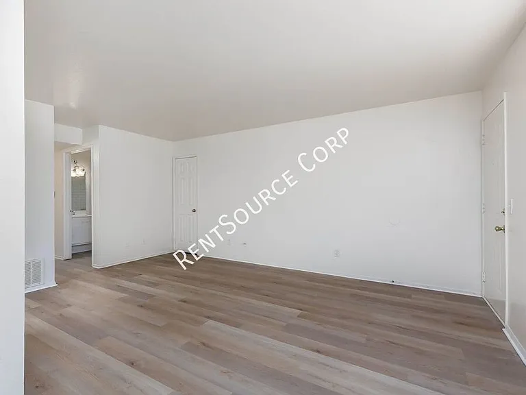 2910 B St #7 — Photo 5