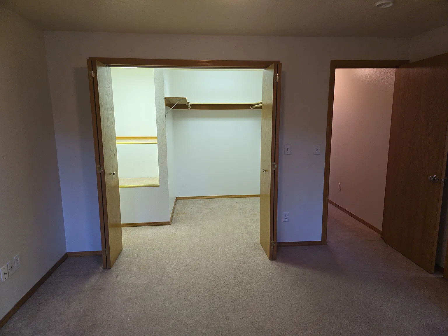 2 bed, 1.5 bath, 1288 sqft, $2,000 — Photo 4