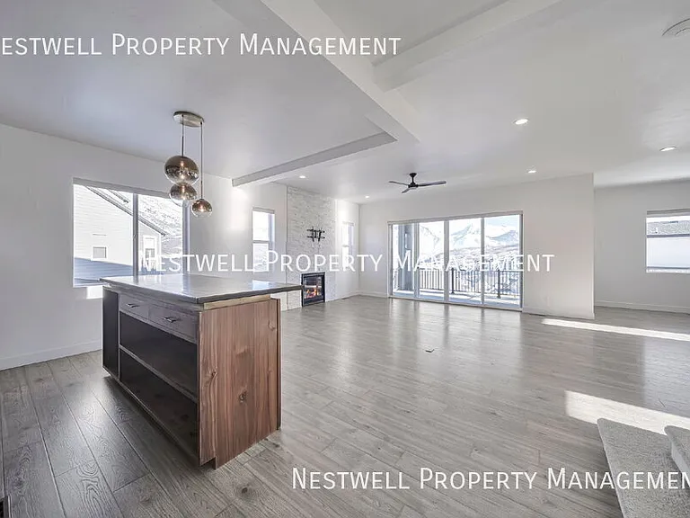 2346 E Snowy Peak Dr — Photo 8