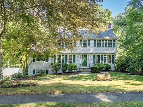 8 Barry Dr, Framingham, MA 01702
