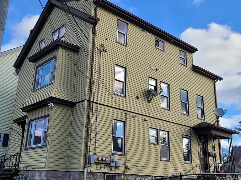 156 Kilburn St #2 — Photo 17
