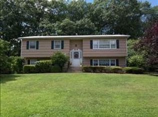 6 Arbor Ln, Bardonia, NY 10954