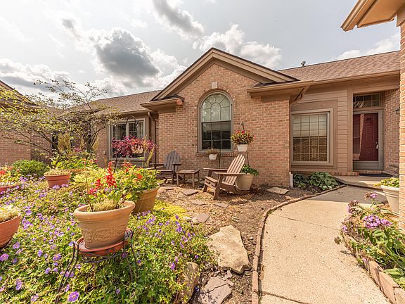 3rd image of 4872 Lone Oak Ct #19