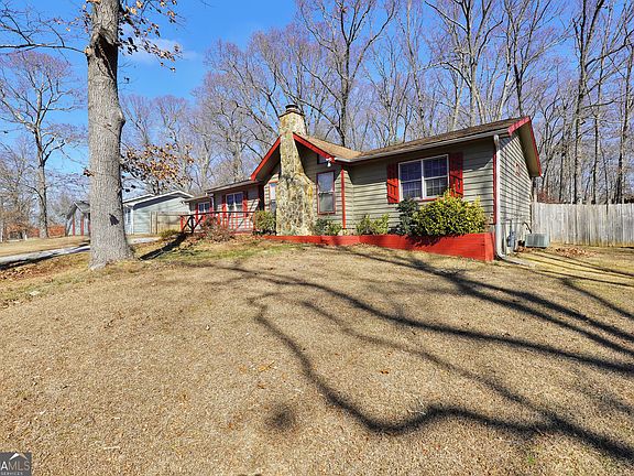 2nd image of 20 Lamp Post Ct