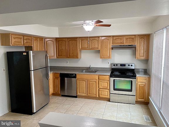 3rd image of 670 Gray Cir