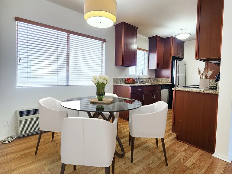 1850 Greenfield Ave #8 — Photo 7